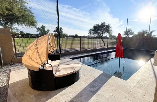 Copper Cactus House: Upscale Oasis with Pool & Spa