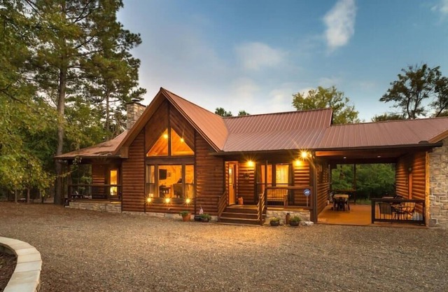 Copper Creek Open Cabin with Game Room and Hot Tub on the Deck by RedAwning