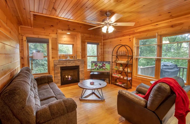 Cora's Cozy Cottage - 2 Bedroom Getaway in Boone, NC