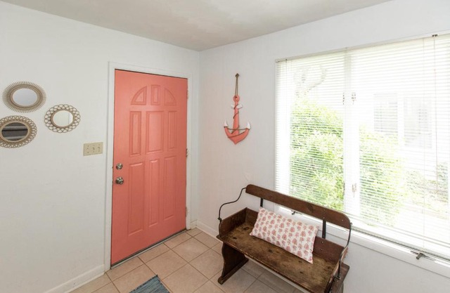 Coral Beach House - North End VB