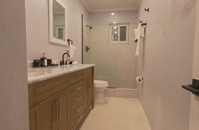 Coral Cove: Nearby Baha Mar, Pool & Patio, Gated, Beach Walkable