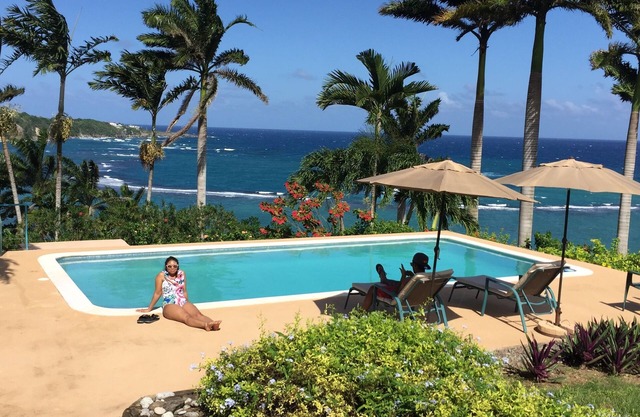 Coral Hill B & B - Red Ginger Lily Suite
