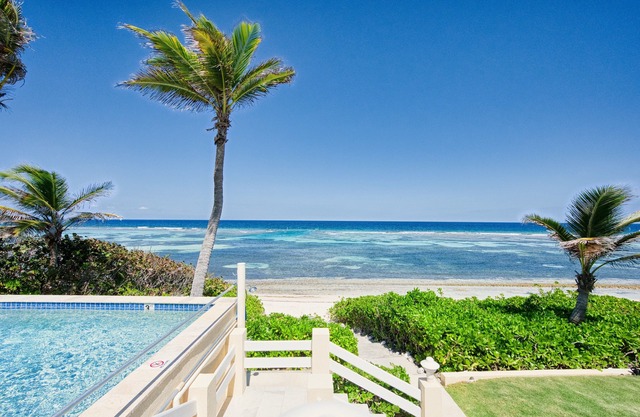Coral Loft 4BR Oceanfront Villa w/Private Pool & Beach in Grand Cayman