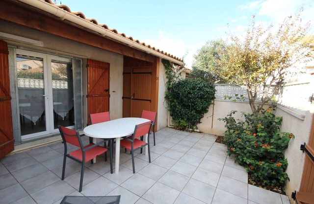 Corner villa located in a secured residence with pool, for 5 persons, airco in the kitchen, at.