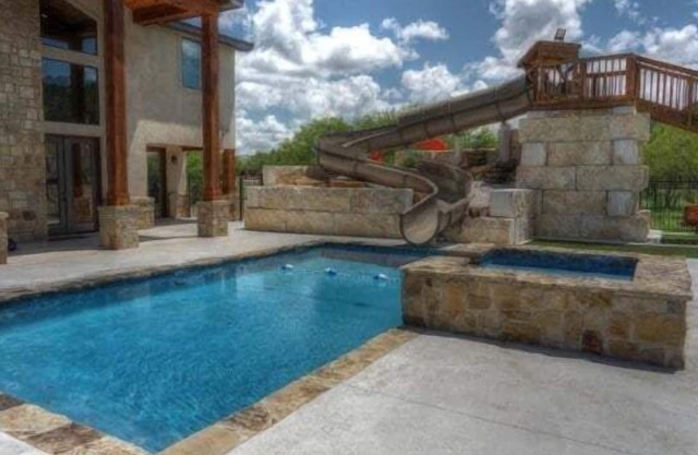 Corona del Rio @ Frio Premier Rental Homes