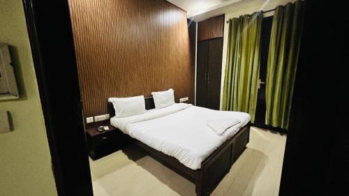Corporate Stayz - Near Medanta Hospoital