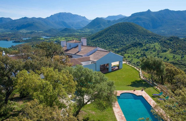 Cortijo Alcornocosa - Four Bedroom Villa, Sleeps 8