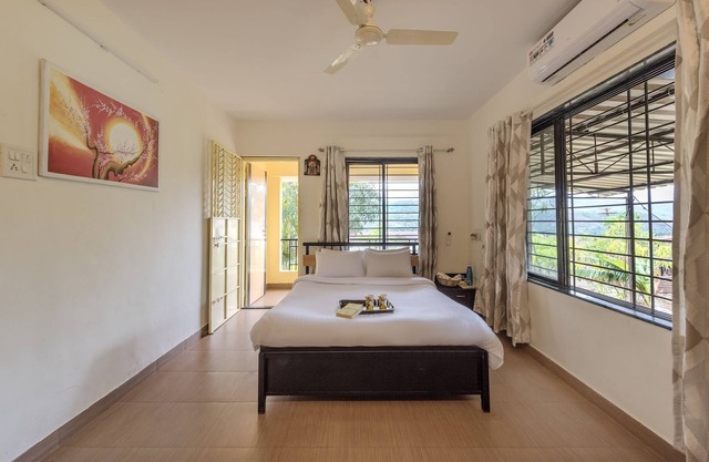 CosmicStays Countryside Panorama-Lakeview Bungalow