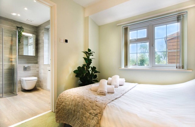 Cosy 1 Bed home Opposite Addenbrookes with parking