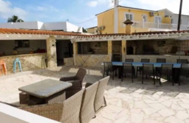 Cosy 1 bed pool house