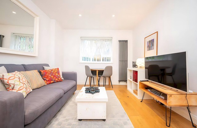 Cosy 1 Bedroom Flat Nestled in De Beauvoir Town | Pass the Keys