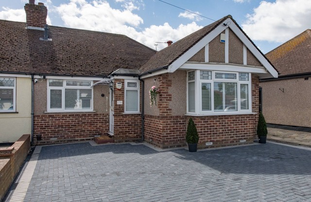 Cosy 3 Bedroom Family Home in Ruislip | Under 45 minutes to Central London