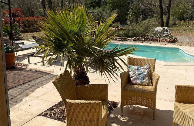 Cosy and comfortable Provencal villa, swimming pool, wooded garden, 4 stars