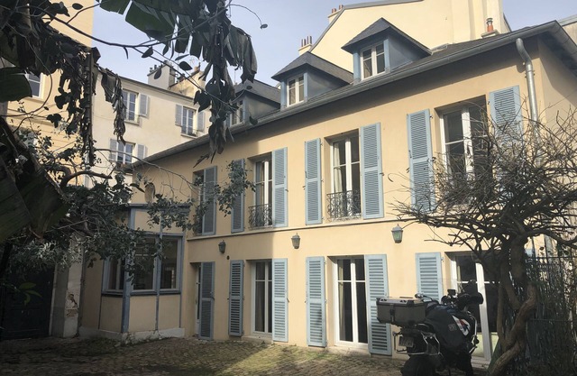 Cosy and very quiet town house 2 steps from the Château de Versailles