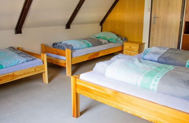 Cosy apartment in villa for 12 people with WIFI, TV, patio, pets allowed and parking