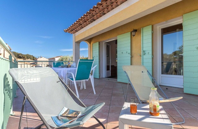 Cosy apartment for 4 people with WIFI, TV, terrace and parking