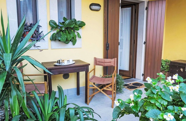Cosy apartment for 2 guests with TV and terrace