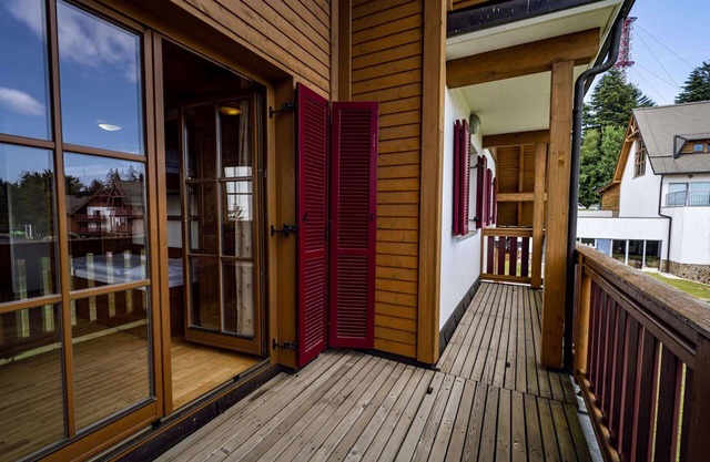 Cosy apartment for 11 people with pool, WIFI, TV, patio, pets allowed and panoramic view
