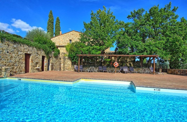 Cosy apartment for 3 people with pool, A/C, TV, pets allowed, panoramic view and parking