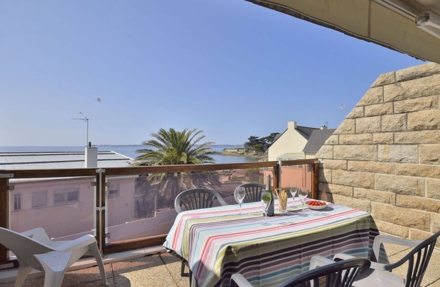Cosy apartment for 4 guests with WIFI, TV, balcony and parking