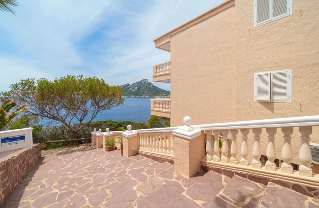 Cosy apartment for 4 guests with A/C, WIFI, pool, TV, balcony and parking