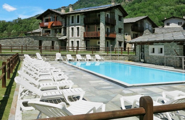 Cosy apartment for 4 guests with pool, WIFI, TV, terrace and parking