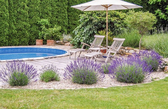 Cosy apartment for 4 people with WIFI, pool and patio