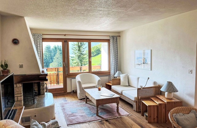 Cosy apartment for 4 people with WIFI, pool, TV, balcony, pets allowed, panoramic view and parking