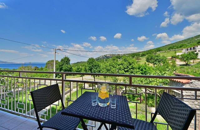 Cosy apartment for 5 guests with A/C, WIFI, TV, terrace and parking