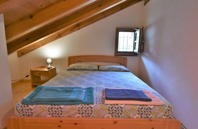 Cosy apartment for 5 guests with WIFI, A/C, TV, patio, pets allowed and parking