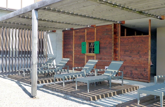 Cosy apartment for 6 people with WIFI, pool, TV, terrace and pets allowed