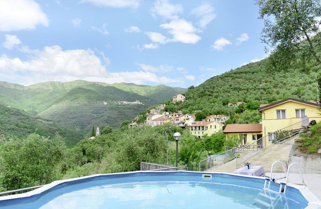 Cosy apartment for 6 guests with pool, TV, terrace, pets allowed and panoramic view