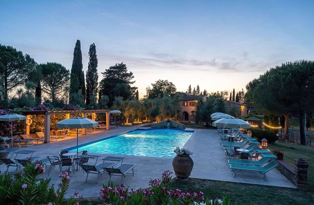 Cosy apartment for 6 guests with A/C, WIFI, pool, TV, pets allowed, panoramic view and parking