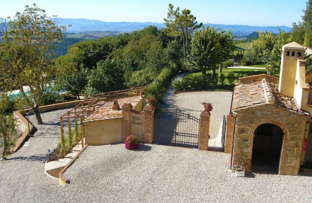 Cosy apartment for 6 guests with pool, WIFI, TV and pets allowed, close to San Gimignano
