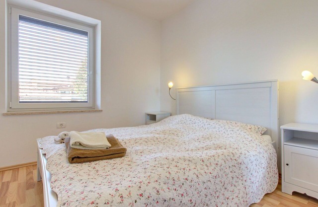 Cosy apartment for 6 guests with pool, A/C, WIFI, balcony, pets allowed, panoramic view and park.