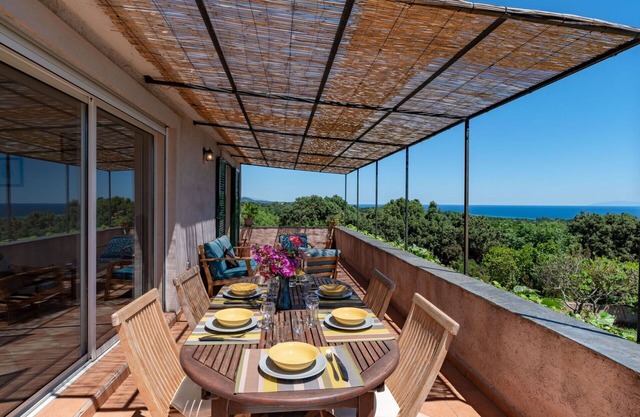 Cosy apartment for 6 people with A/C, WIFI, TV, terrace, pets allowed, panoramic view and parking