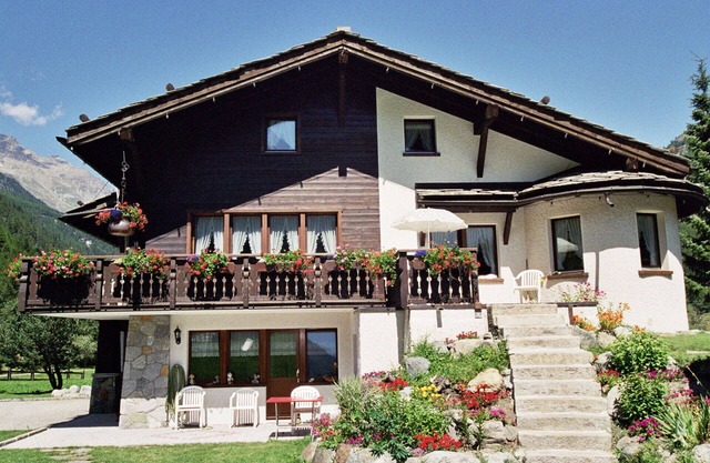 Cosy apartment for 8 people with WIFI, TV, patio, pets allowed and panoramic view