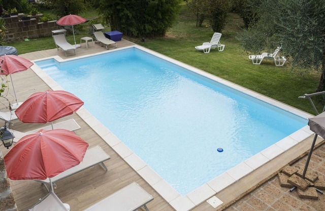 Cosy apartment for 8 people with pool, WIFI, TV, patio and pets allowed