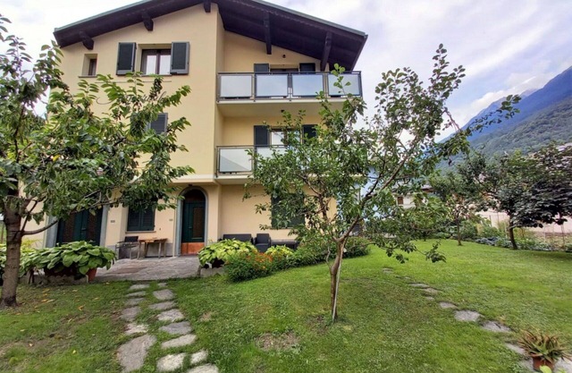 Cosy apartment for 8 people with WIFI, TV, terrace and pets allowed