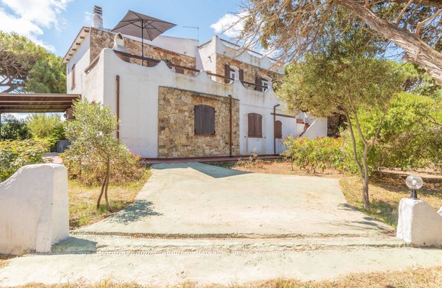 Cosy apartment for 9 people with A/C, WIFI, TV, patio, pets allowed and parking