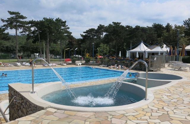 Cosy apartment in villa for 4 people with WIFI, A/C, pool, TV, terrace and parking