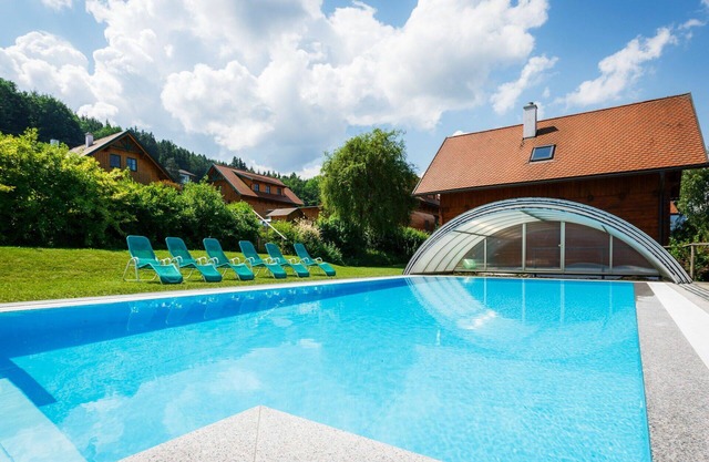 Cosy apartment in villa for 6 guests with pool, WIFI, TV, terrace and pets allowed