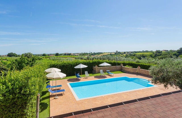 Cosy apartment in villa for 4 guests with WIFI, pool, TV, terrace and pets allowed