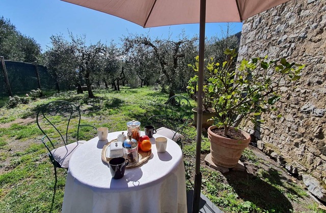 Cosy apartment in villa for 4 people with WIFI and pets allowed, close to Lucca