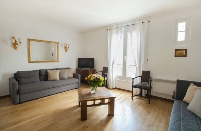 Cosy Apartment Very Close to Eiffel Tower