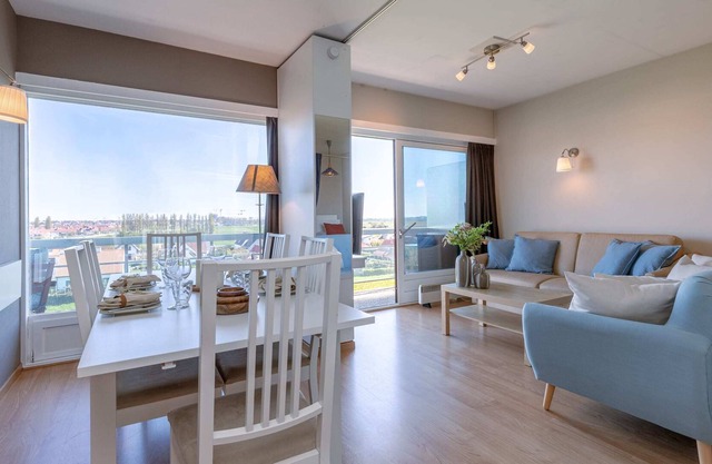 Cosy apartment with swimming pool at Laguna Beach