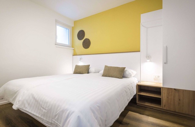 Cosy apartment with A/C, pool, WIFI, TV, terrace, pets allowed, panoramic view and parking