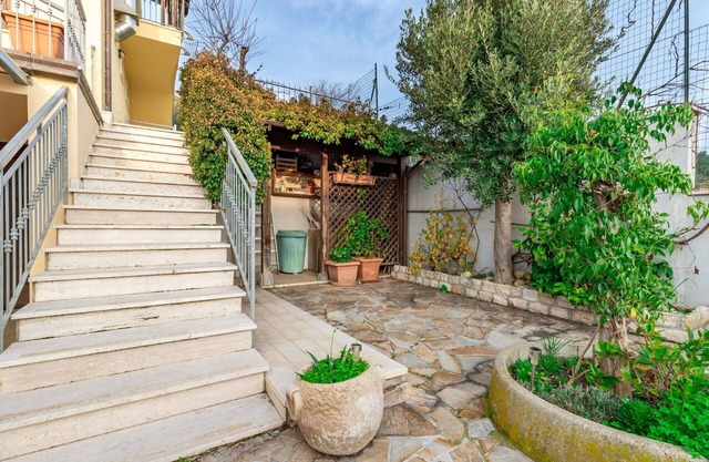 Cosy apartment with WIFI, A/C, TV, terrace, pets allowed and panoramic view, close to Porto Reca.