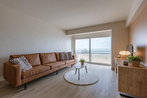 Cosy beachfront apartment with great sea view