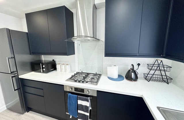 Cosy Brand New 3-Bedroom Home in London - Perfect for Families & groups